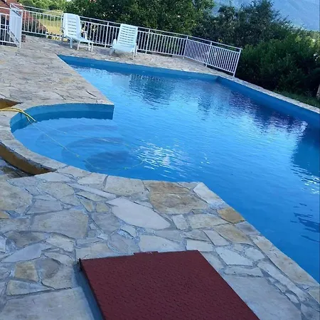 Ejna , Misevici Villa
