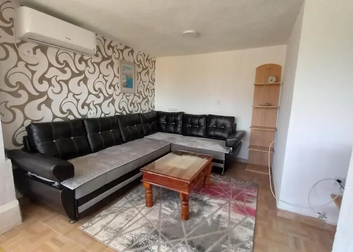 Ejna , Misevici Vila *