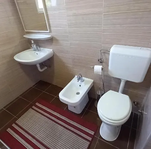 Ejna , Misevici Vila *